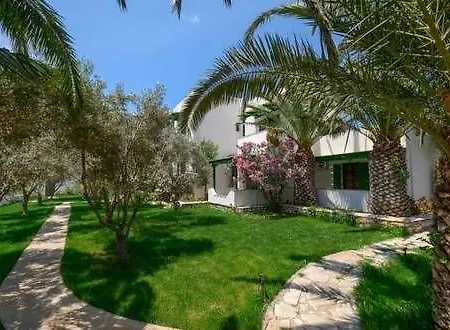 Vrettos Beachfront * Плака
