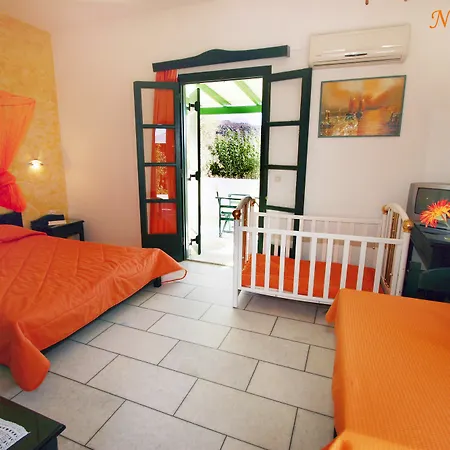 Vrettos Beachfront Апартаменты *